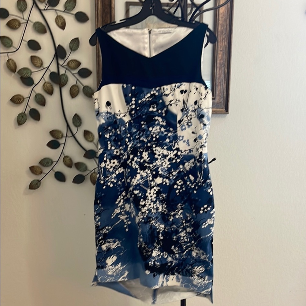 T Tahari White and Blue Sleeveless Sheath Mini Dress